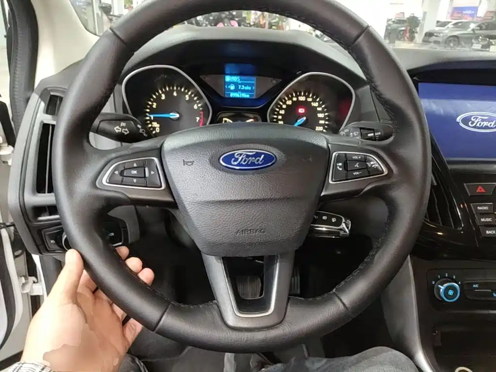 Ford Focus — миниатюра 11