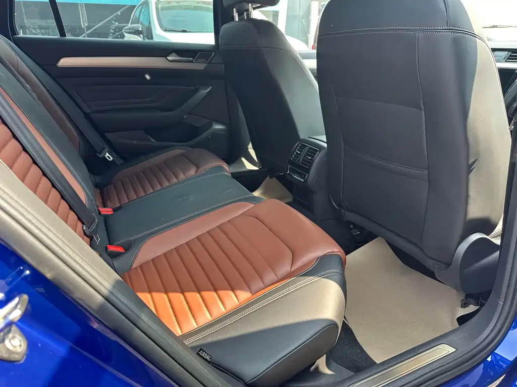 Volkswagen Passat Variant 2021 2.0T