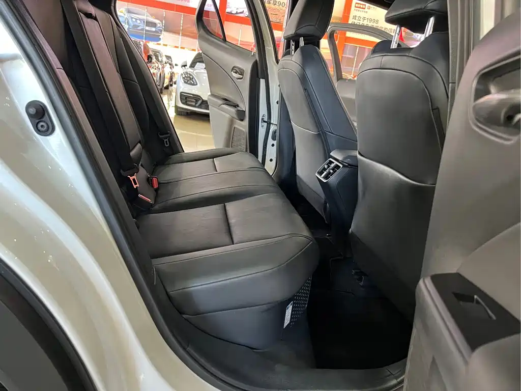 Lexus UX — миниатюра 10