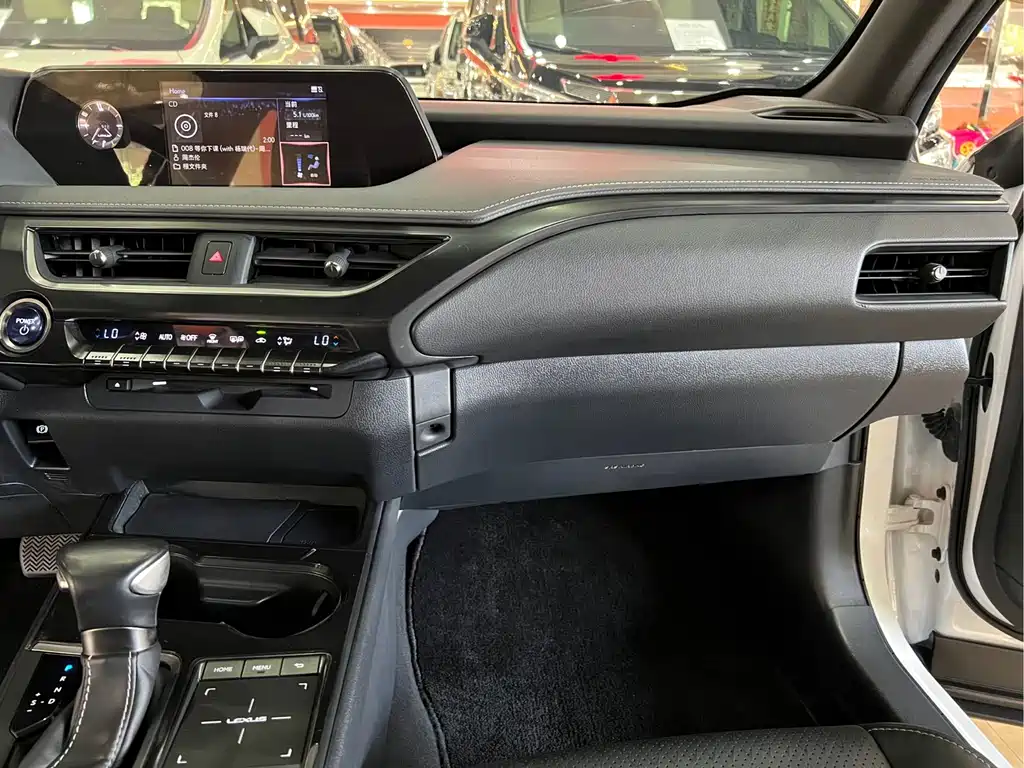Lexus UX — миниатюра 14