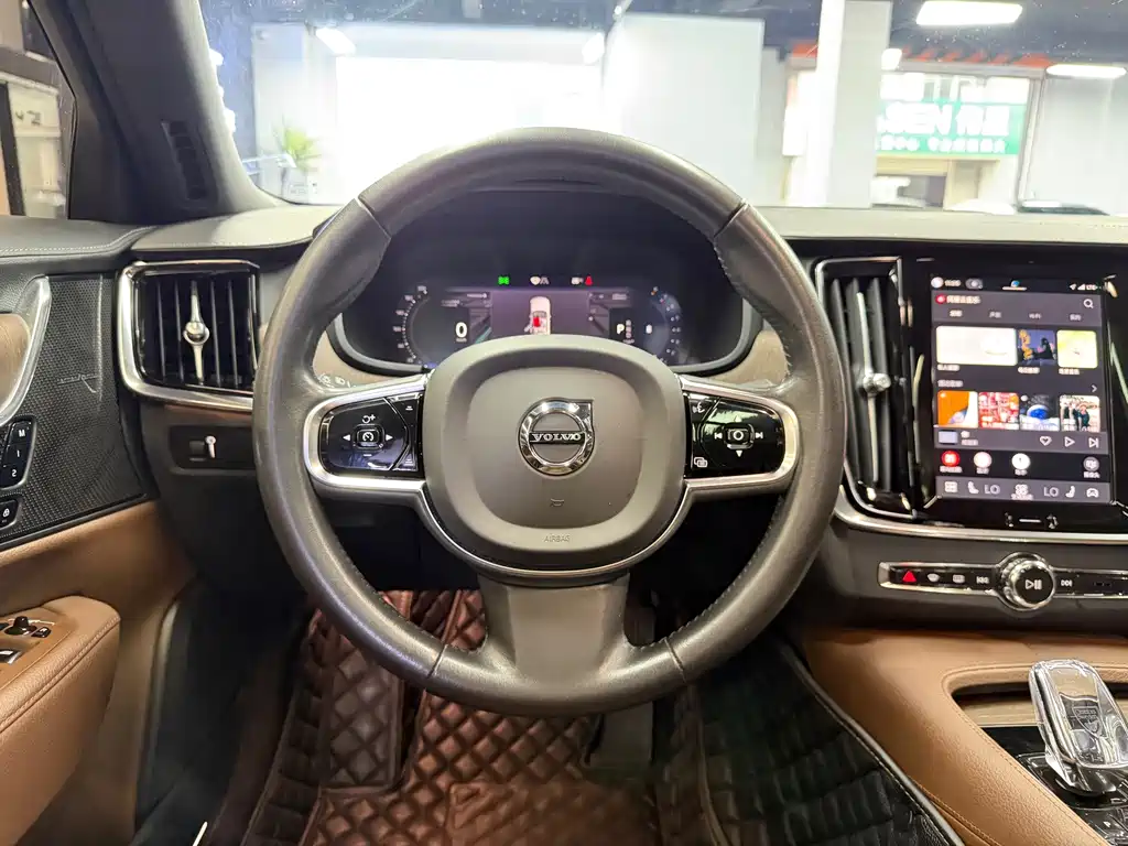 Volvo S90 — миниатюра 8