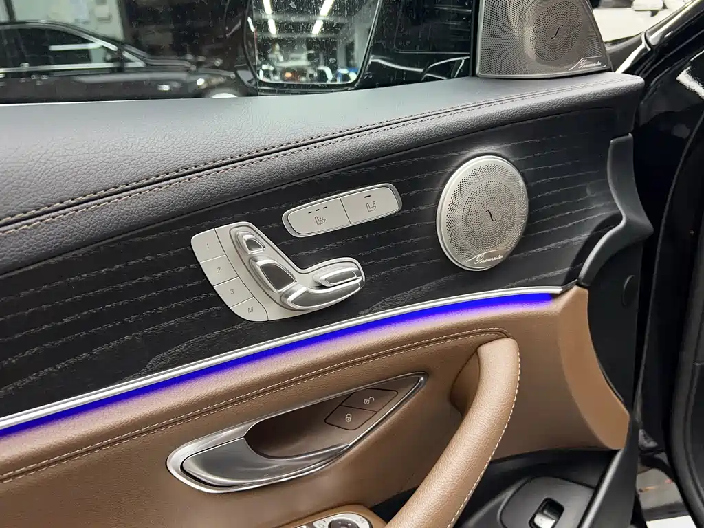 Mercedes-Benz E-Class — миниатюра 18