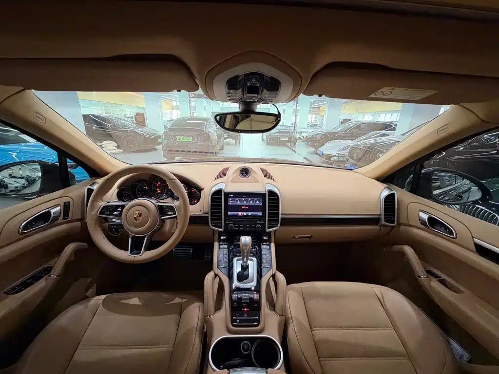 Porsche Cayenne — миниатюра 5