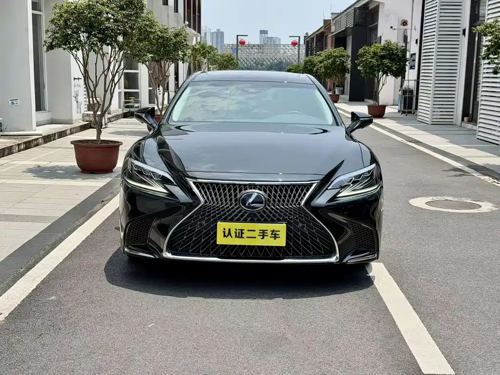 Lexus LS — миниатюра 6