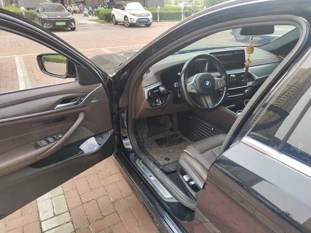 BMW 5 Series — миниатюра 17