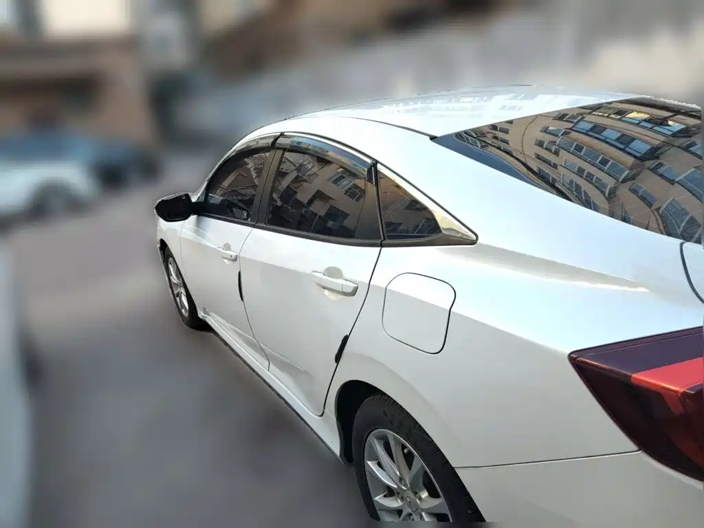Honda Civic — миниатюра 4