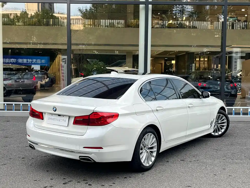 BMW 5 Series New Energy — миниатюра 3
