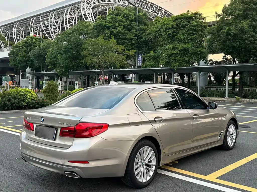 BMW 5 Series — миниатюра 4