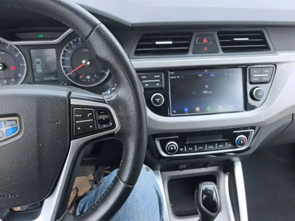 Geely Vision X3 — миниатюра 10
