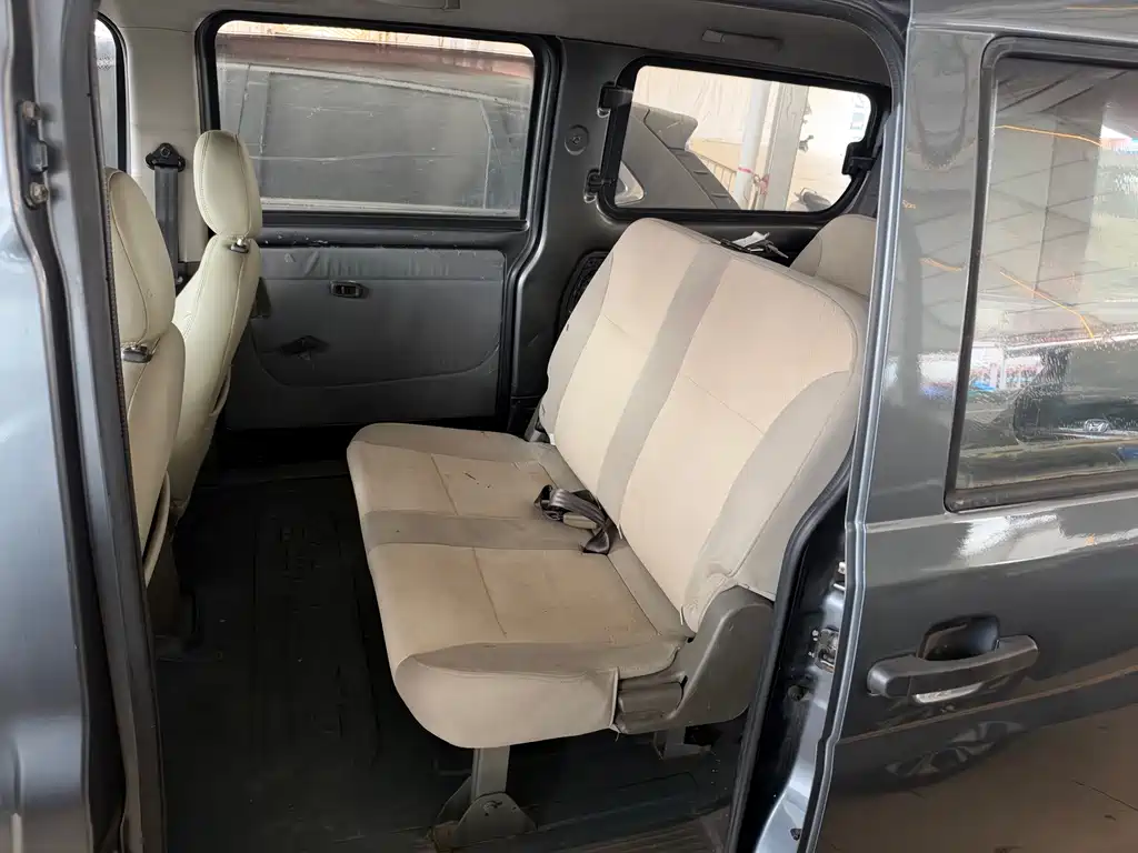 Wuling Rongguang V — миниатюра 10