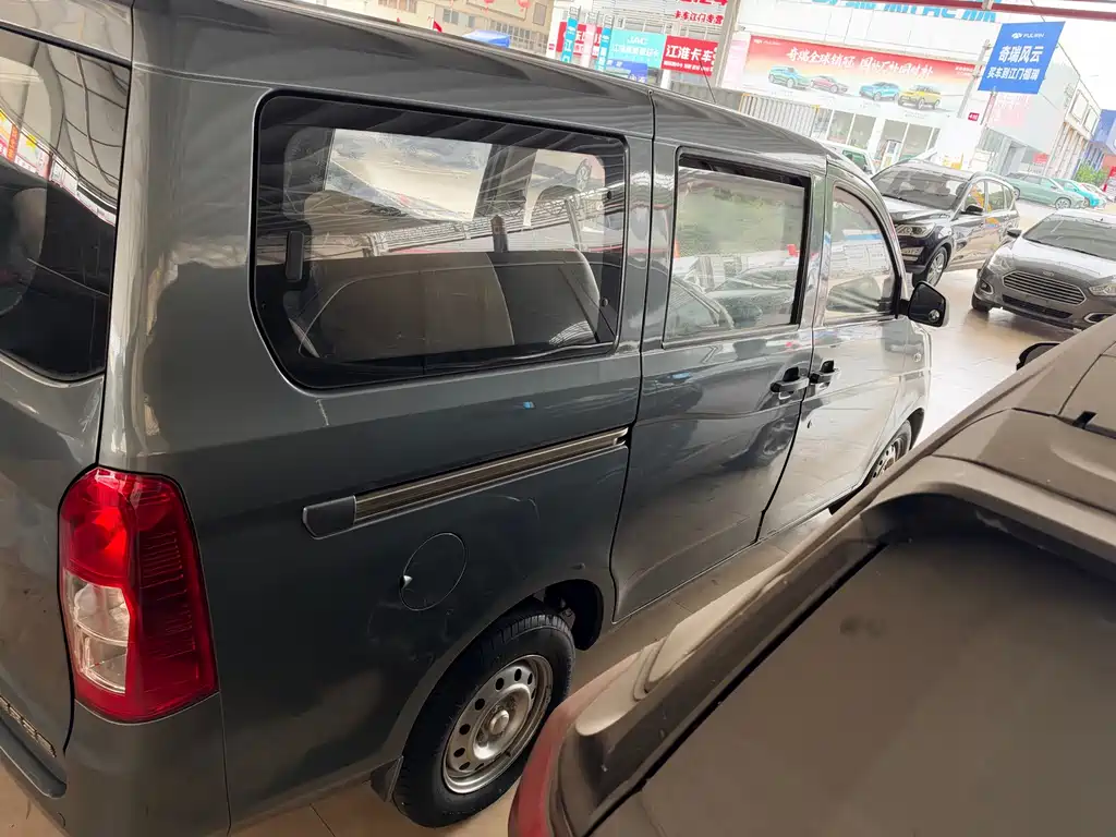 Wuling Rongguang V — миниатюра 23