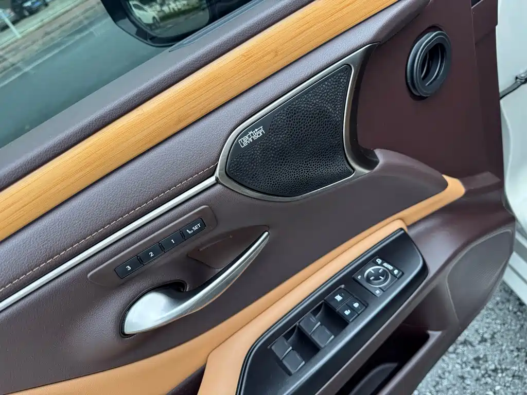 Lexus ES — миниатюра 12