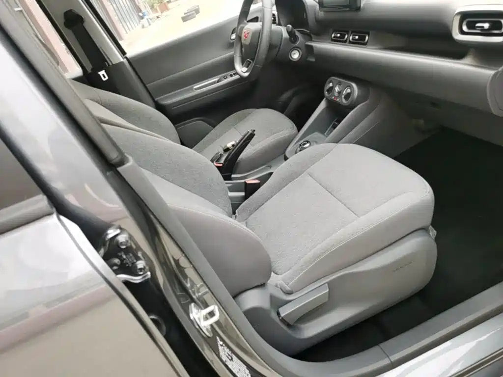 Заказать Wuling Hongguang EV 2026 года за 2 242 591 ₽  из Китая