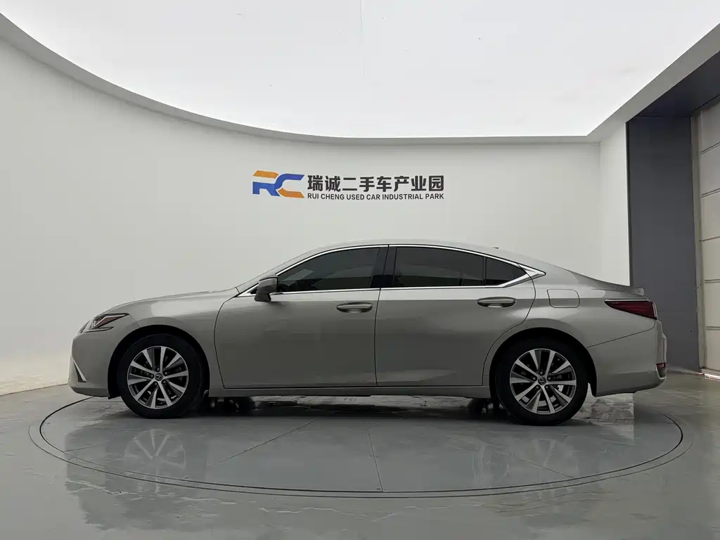 Lexus ES — миниатюра 7