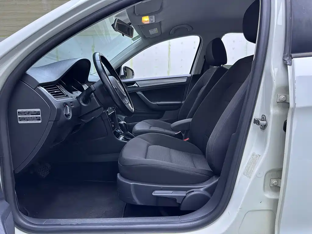 Volkswagen Bora — миниатюра 8