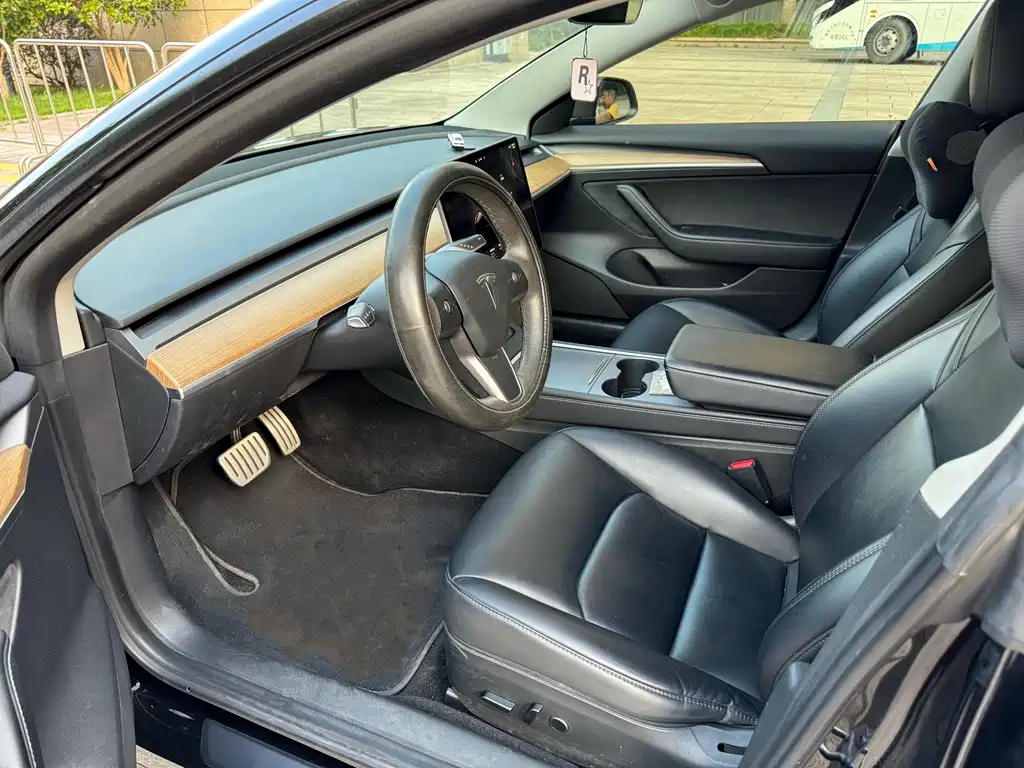 Tesla Model 3 — миниатюра 8