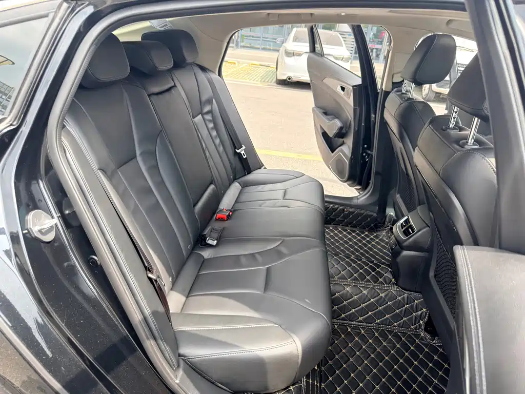 Hongqi Hongqi H5 — миниатюра 12