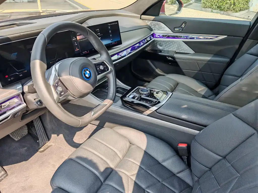BMW i7 2023 xDrive60L Luxury