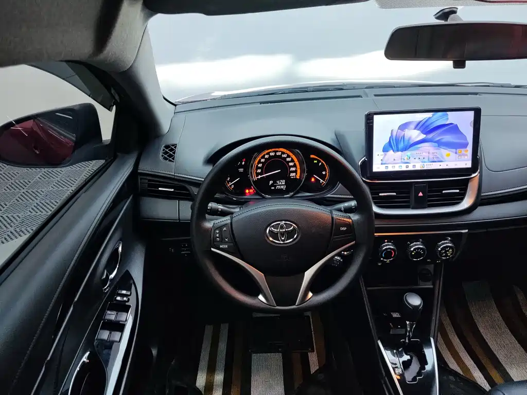 Toyota Yaris L — миниатюра 9