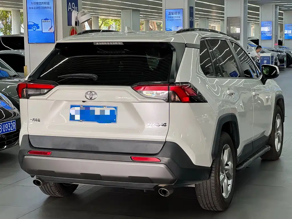 Toyota RAV4 — миниатюра 13