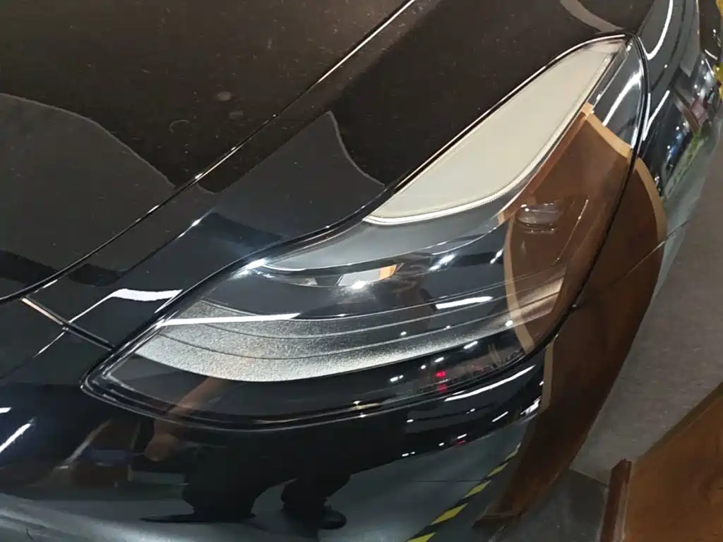 Tesla Model Y — миниатюра 24