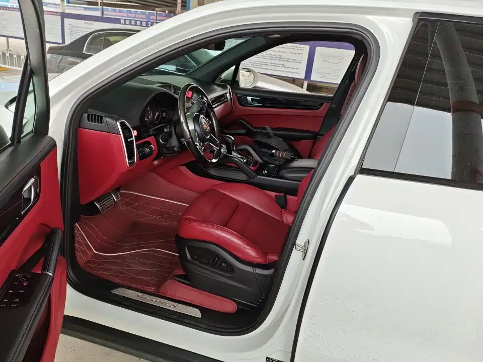 Porsche Cayenne — миниатюра 5