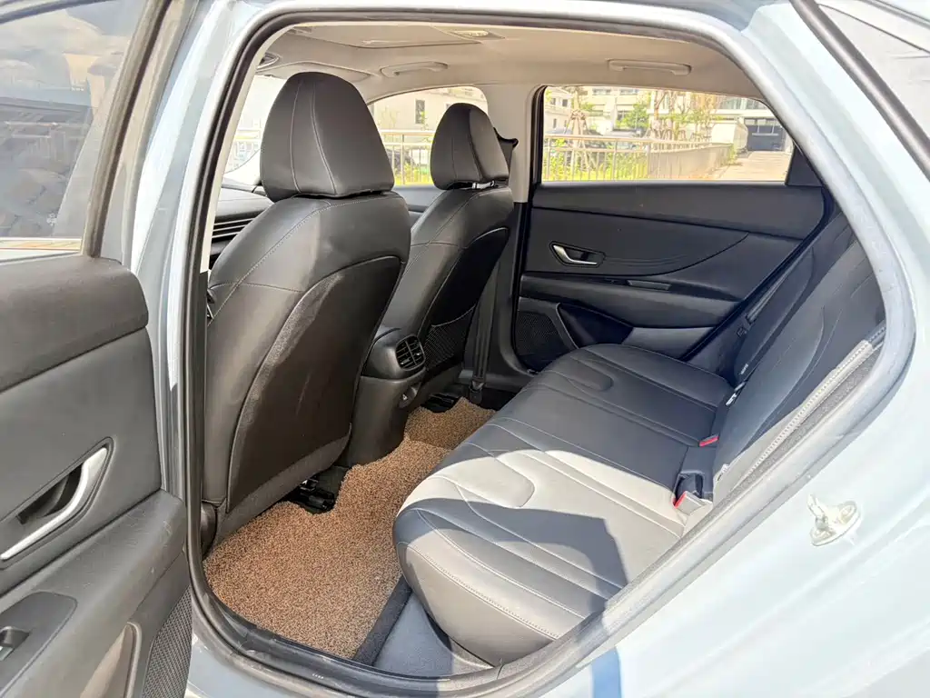 Hyundai Elantra — миниатюра 8