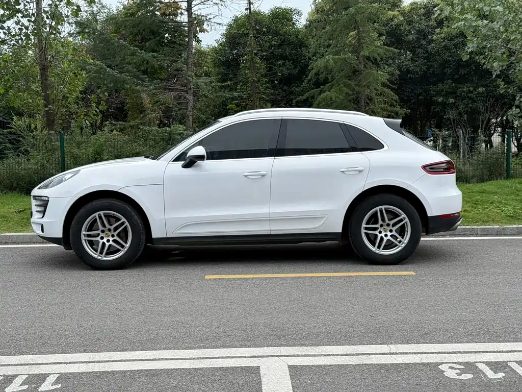 Porsche Macan — миниатюра 16