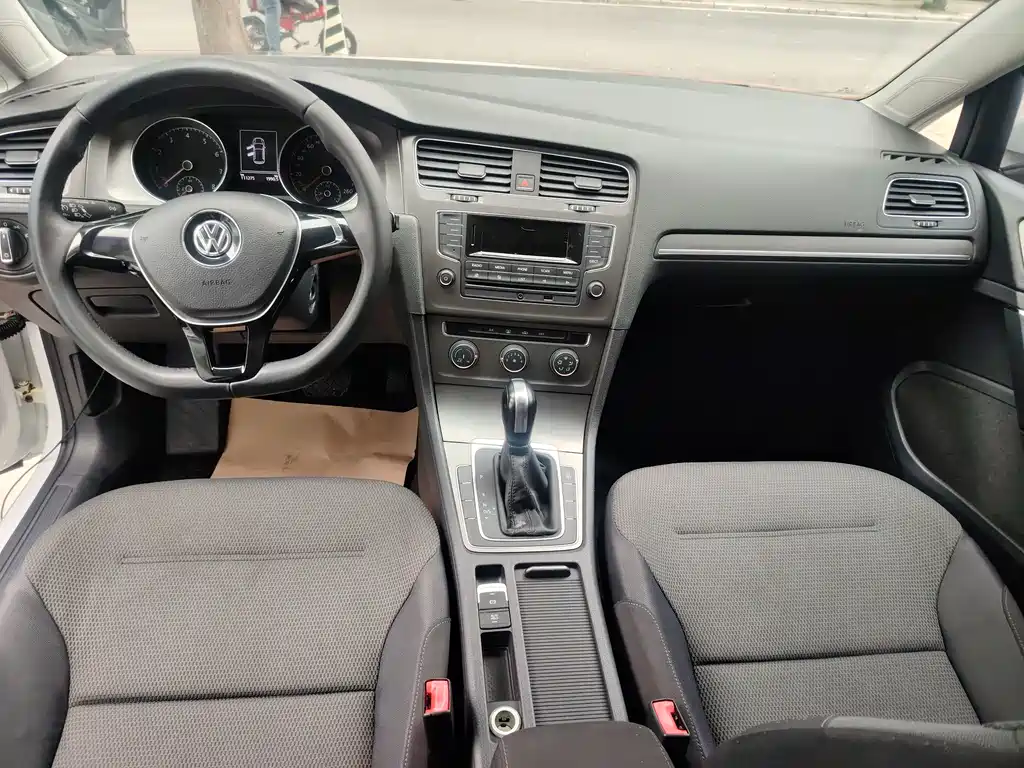 Volkswagen Golf — миниатюра 10