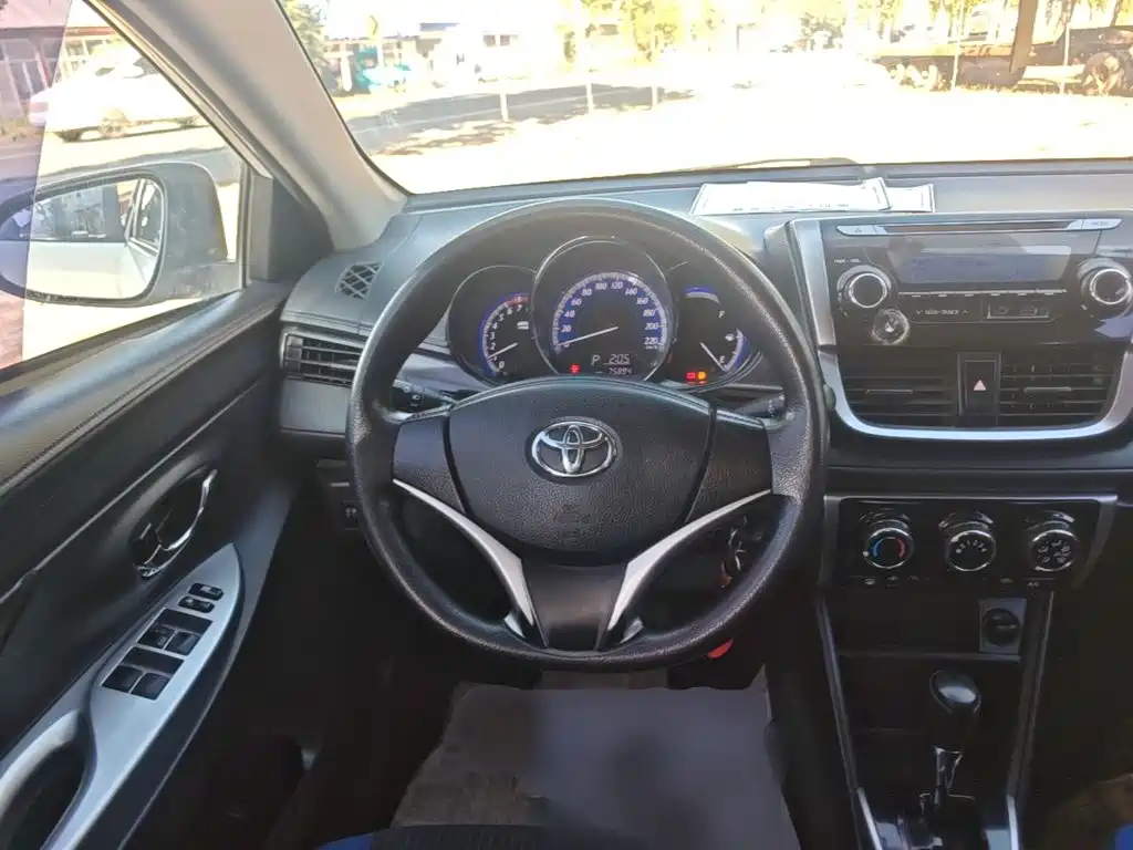 Toyota Yaris L — миниатюра 11