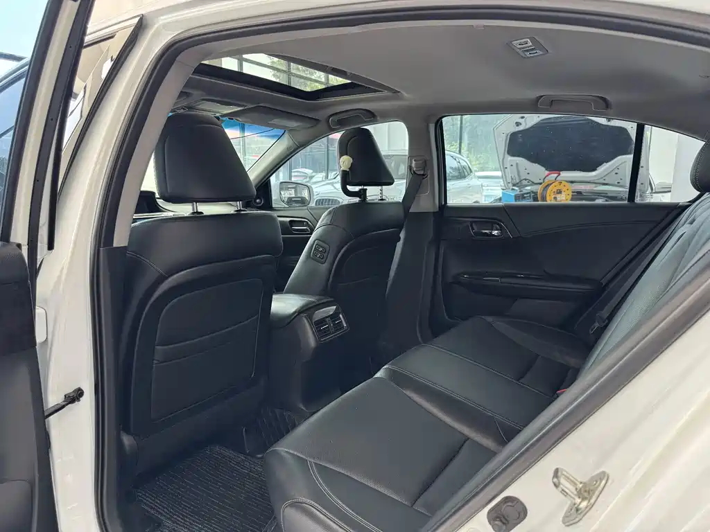 Honda Accord — миниатюра 13