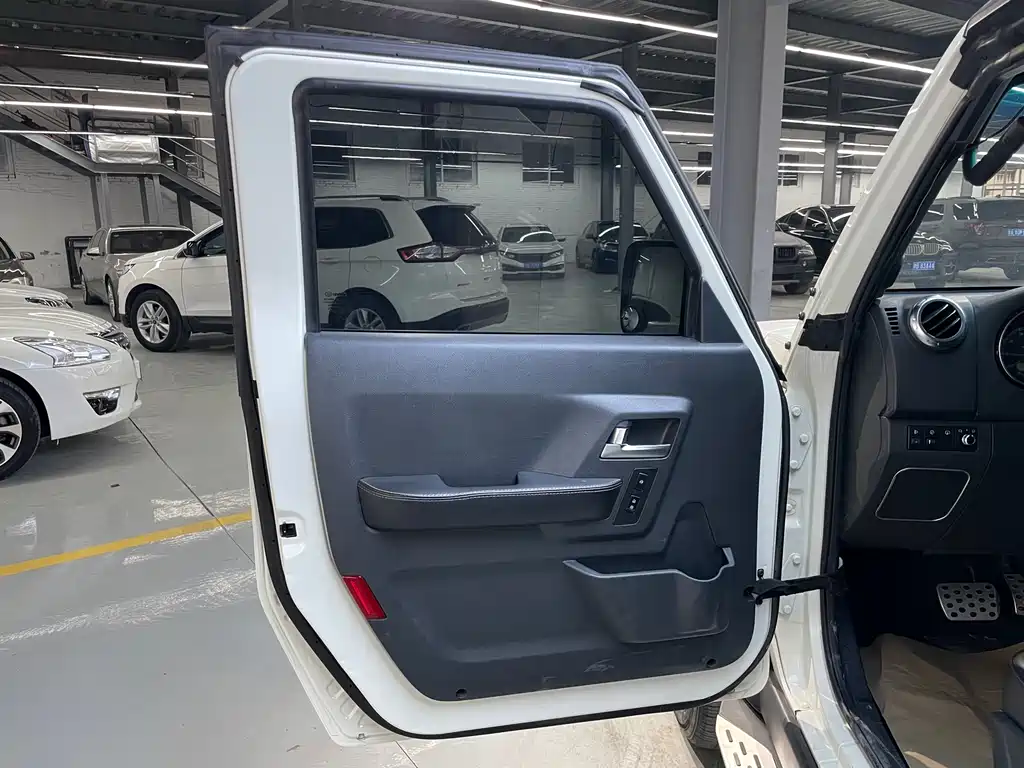 BAIC BJ40 2017 40L 2.3T AT Champion