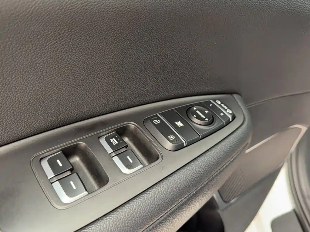 Kia K5 New Energy — миниатюра 12