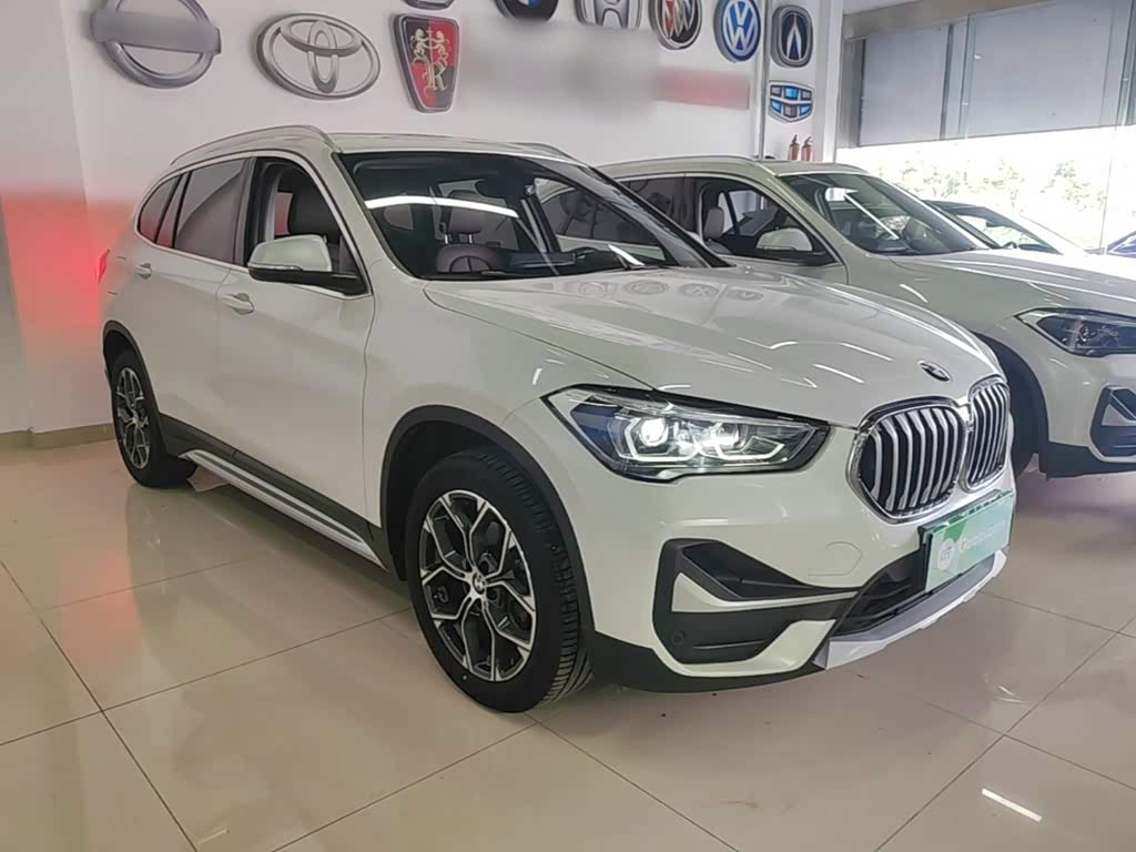 BMW X1 1.5 л 2021 г. Белый, пробег 40000 км