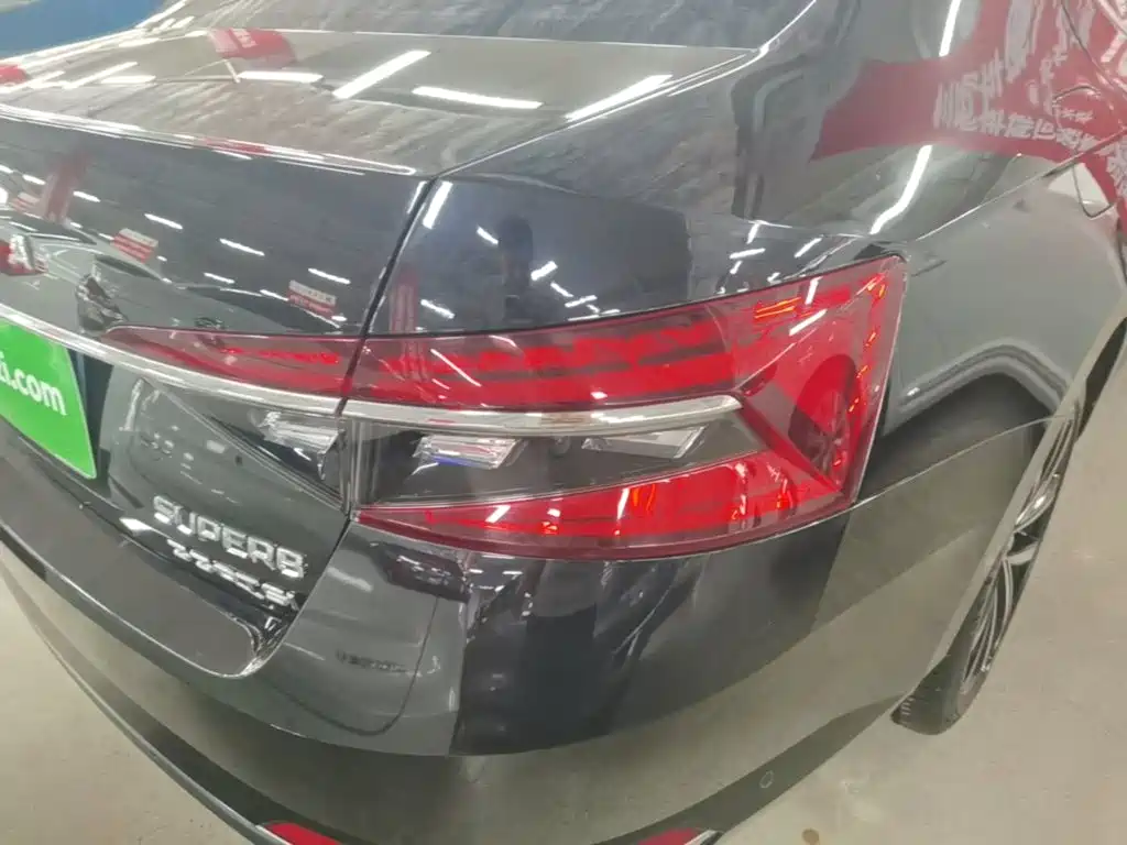 Skoda Superb — миниатюра 8