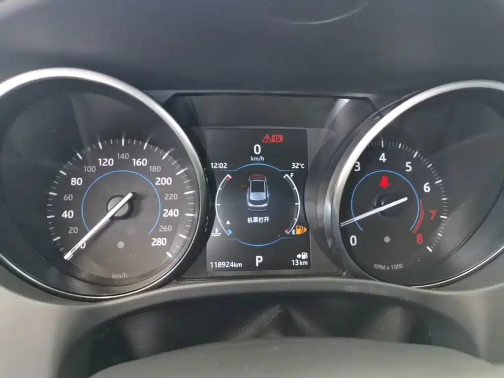 Jaguar F-PACE — миниатюра 12