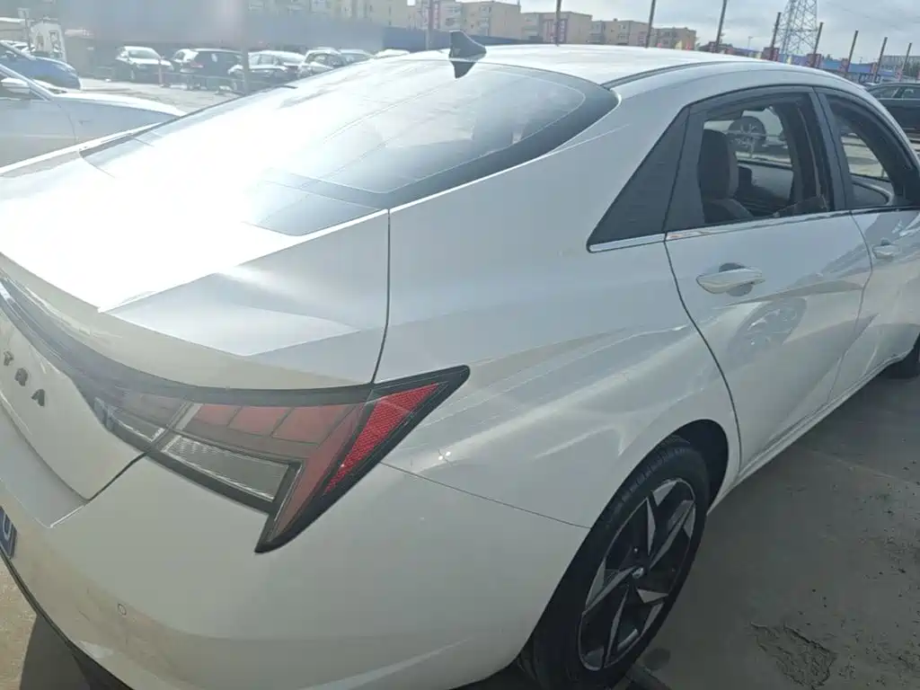Hyundai Elantra — миниатюра 7