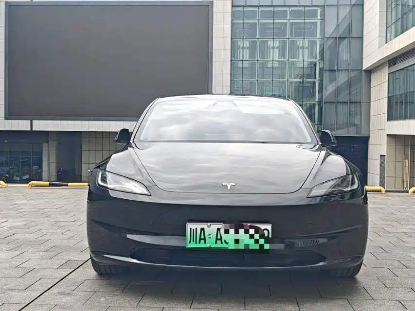 Tesla Model 3 — миниатюра 2