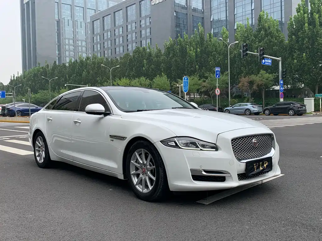 JAGUAR XJ