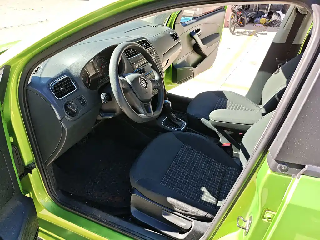 Volkswagen Polo — миниатюра 8
