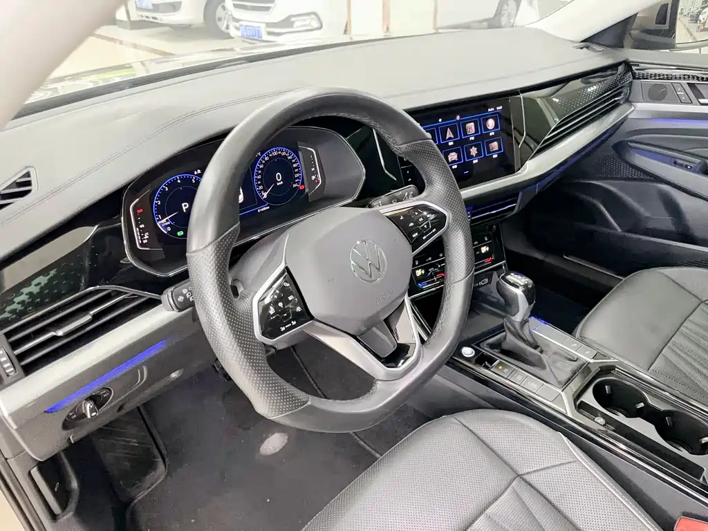 Volkswagen Passat 2022 330TSI Luxury