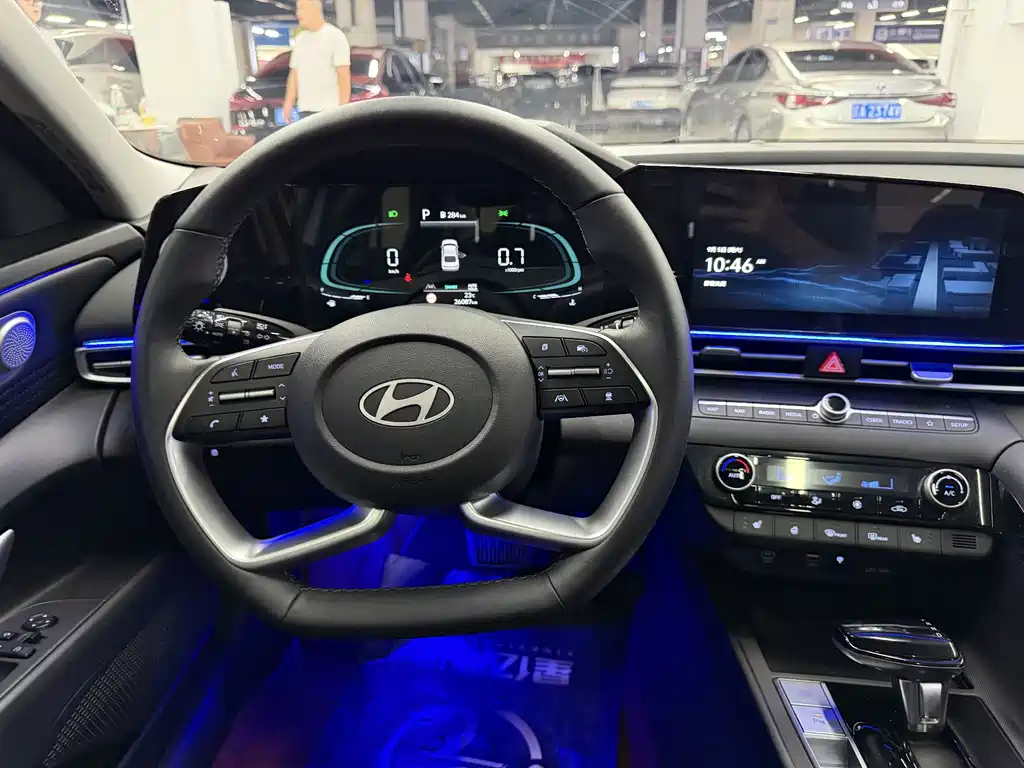 Hyundai Elantra — миниатюра 10