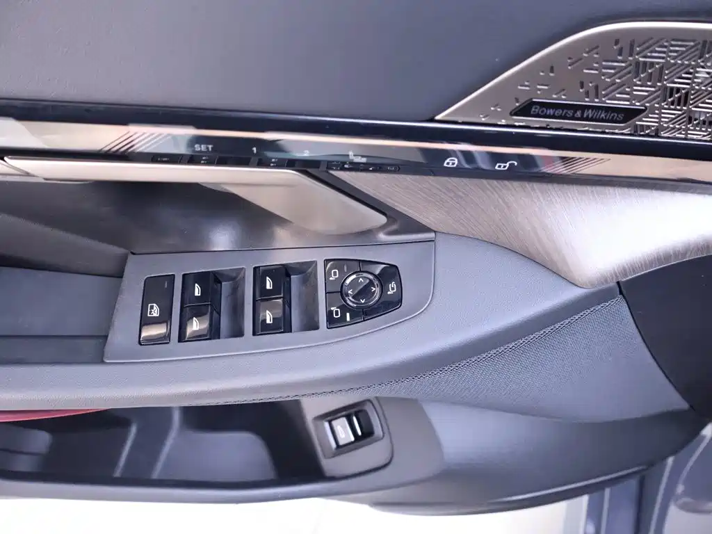 BMW 5 Series — миниатюра 17