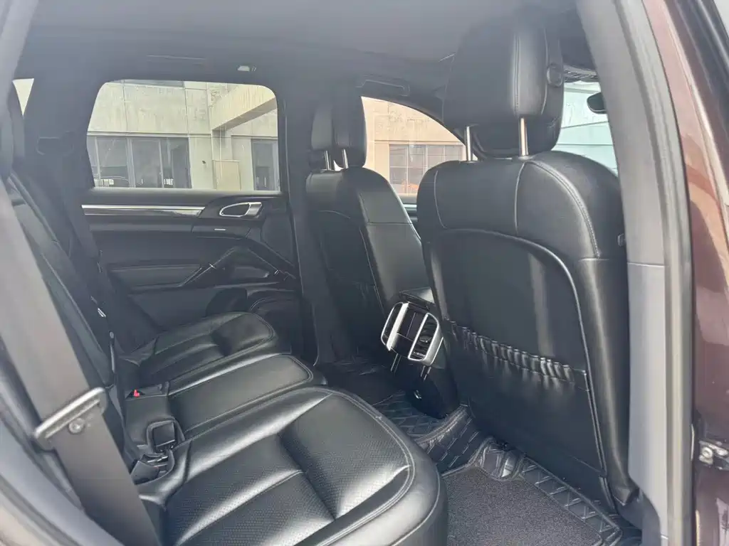 Porsche Cayenne — миниатюра 6