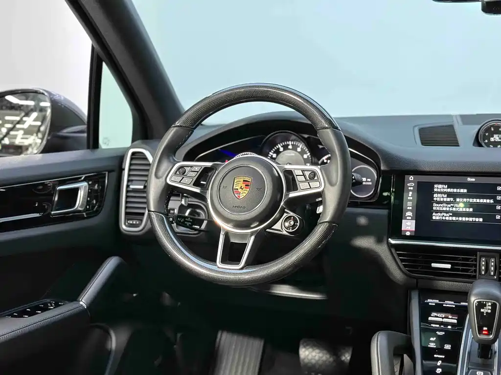 Porsche Cayenne — миниатюра 16