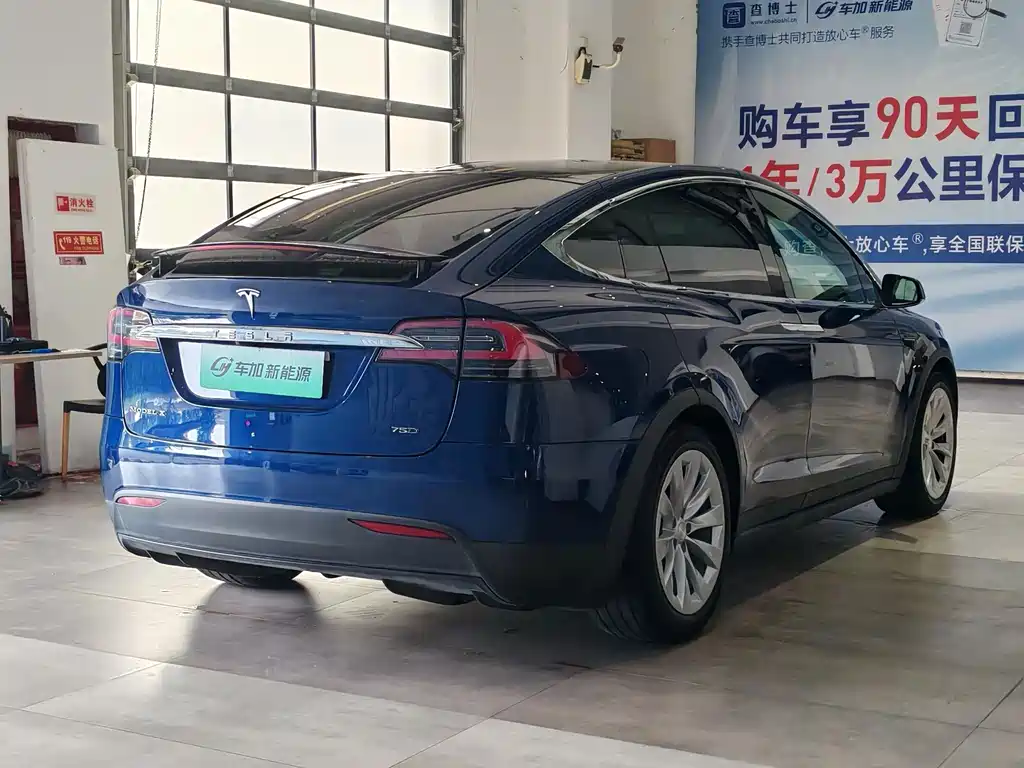 Tesla Model X — миниатюра 5