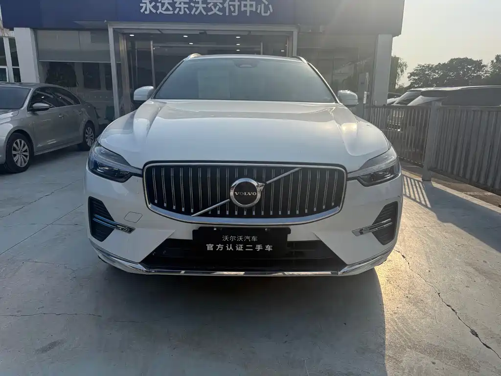 Volvo XC60 2023 B5 Luxury