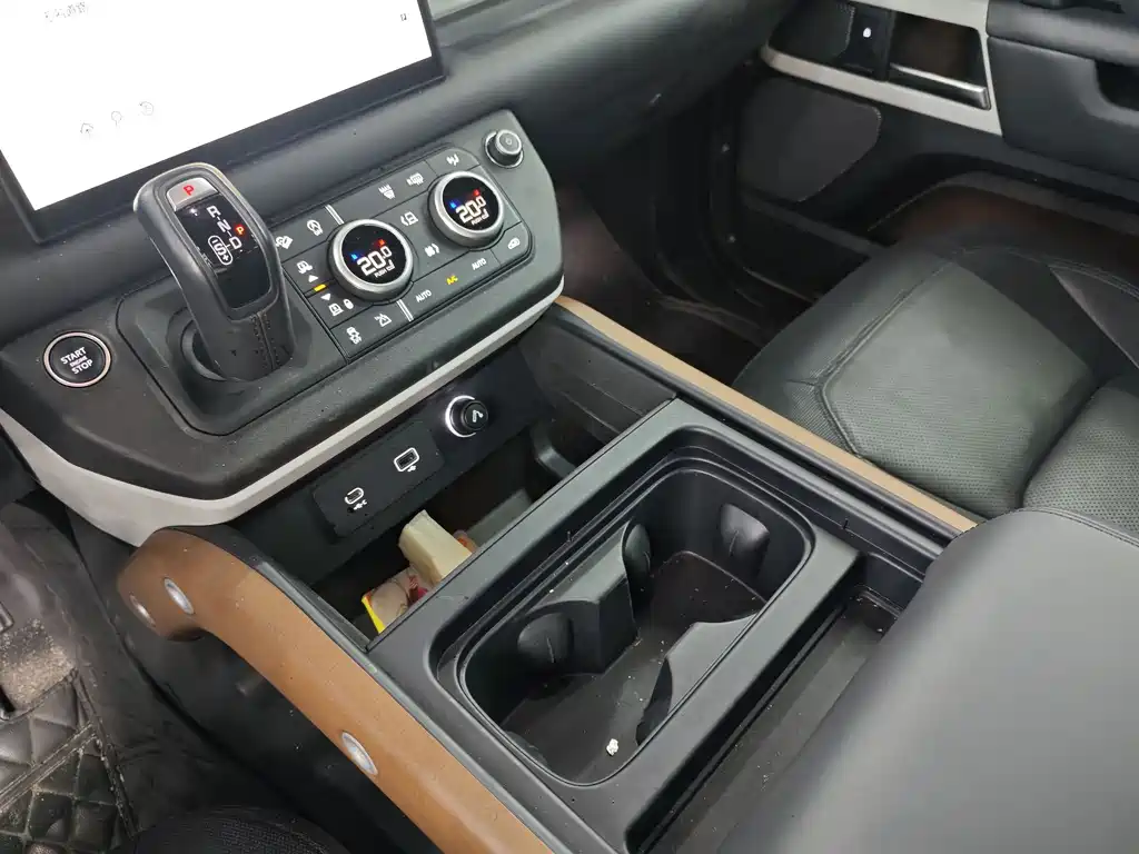 Land Rover Defender — миниатюра 11
