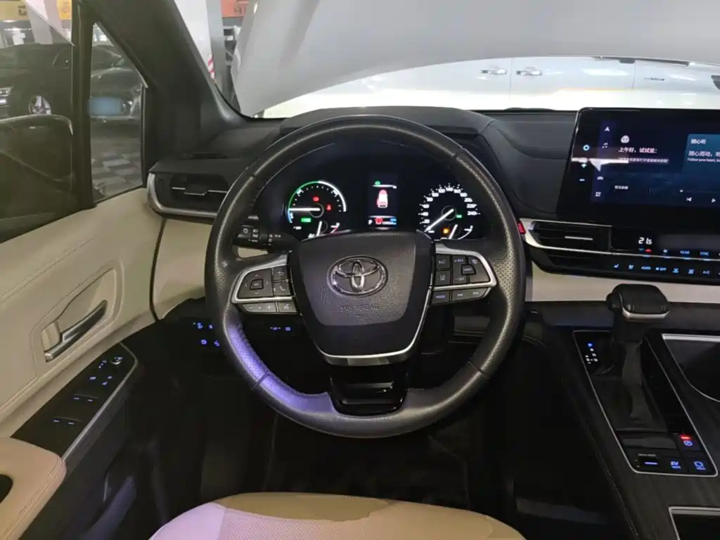 Toyota Sienna — миниатюра 11