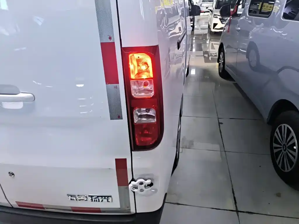Wuling Yangguang — миниатюра 8
